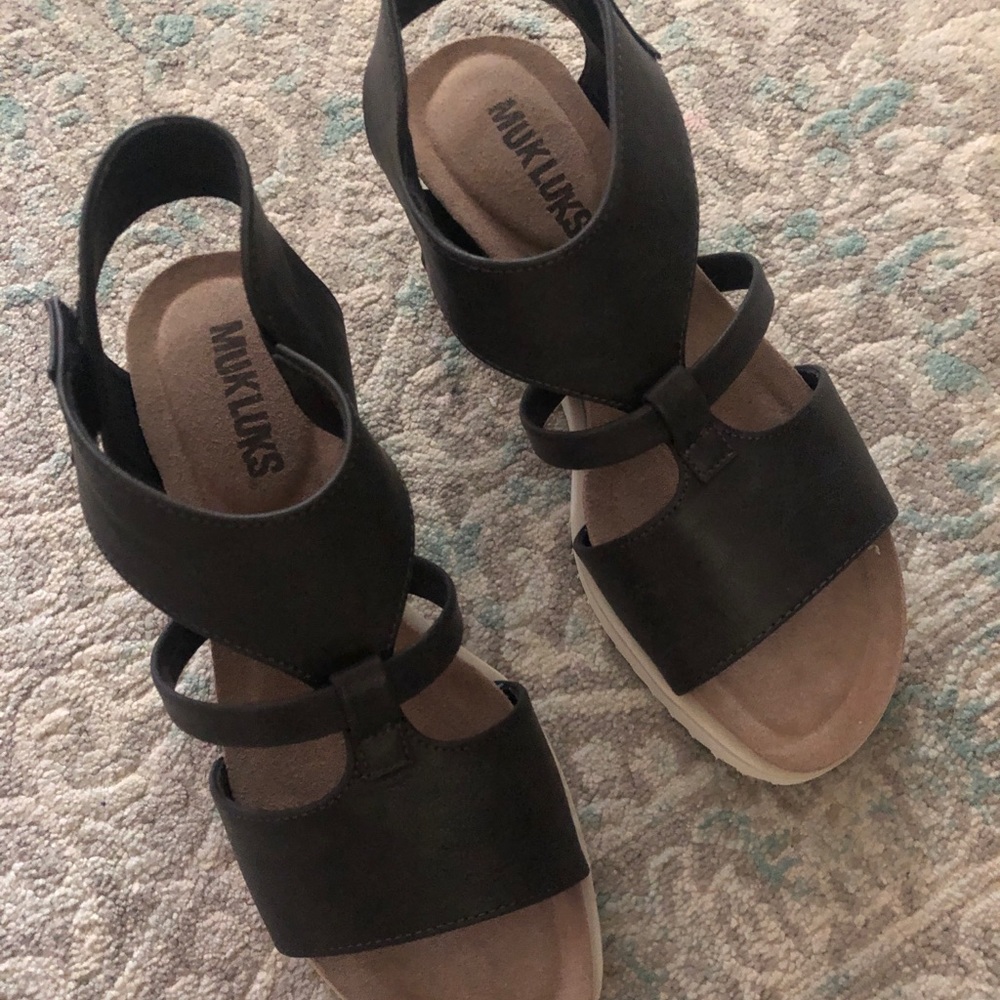 Grey muk luks. New w/o tags. Super cute but past return and don’t fit.